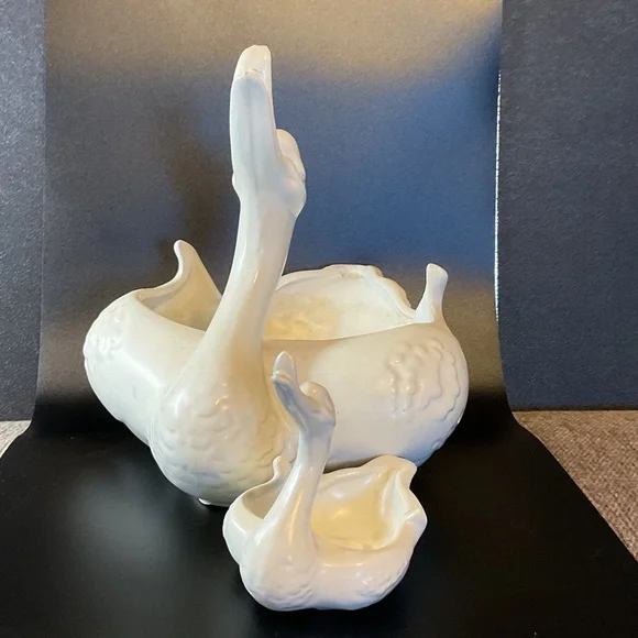 Elegant Hull White Swan Ceramic Sculpture Set - Picture 2 of 6